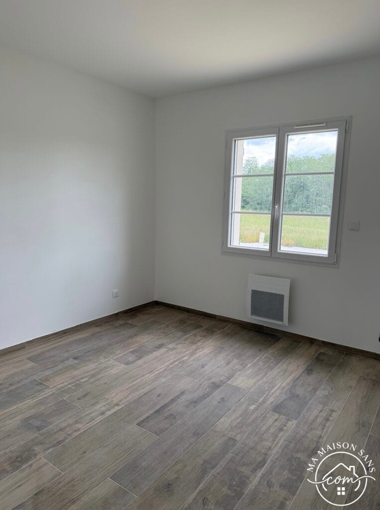 grande chambre sol carrelage effet parquet