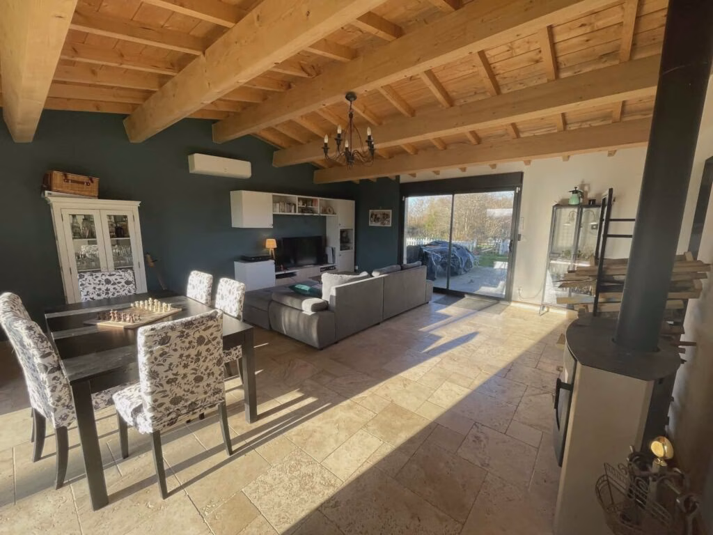 Salon maison en pierre, Nérigean Sans Frais d'agence direct propriétaire.