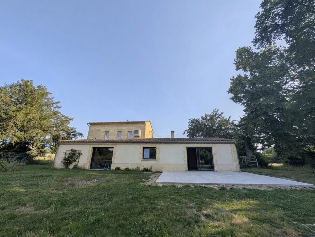 Façade arrière, maison en pierre, Nérigean Sans Frais d'agence direct propriétaire.
