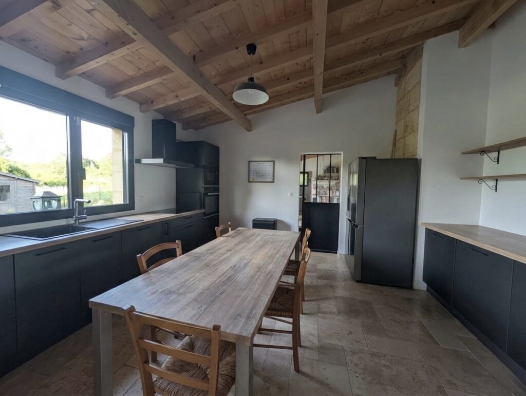 Cuisine équipée, maison en pierre Nérigean, Nérigean Sans Frais d'agence direct propriétaire.