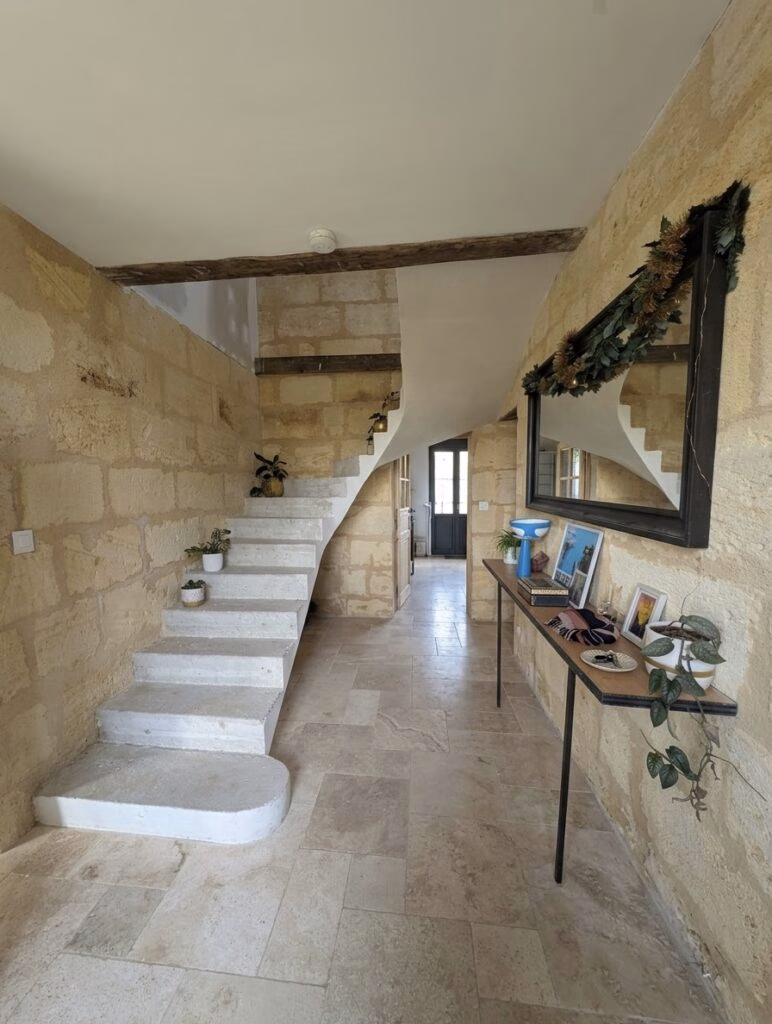 Escalier, maison en pierre, Nérigean Sans Frais d'agence direct propriétaire.