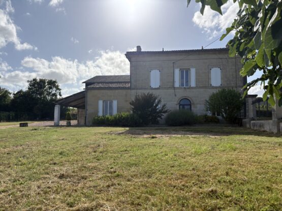 Accueil 3 À Puisseguin maison en pierre de gironde.