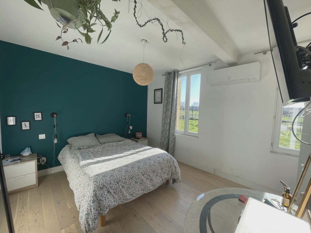 Chambre parentale, maison en pierre, Nérigean Sans Frais d'agence direct propriétaire.